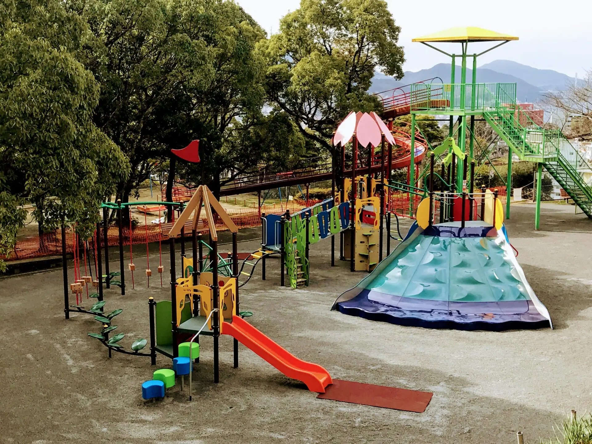 立山公園の複合遊具